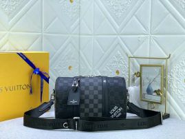 Picture of LV Mens Bags _SKUfw133268684fw
